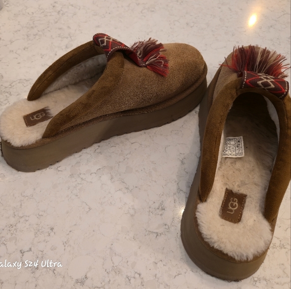 UGG Brown Suede Slip-On Shoes with Red Accents - Picture 4 of 10